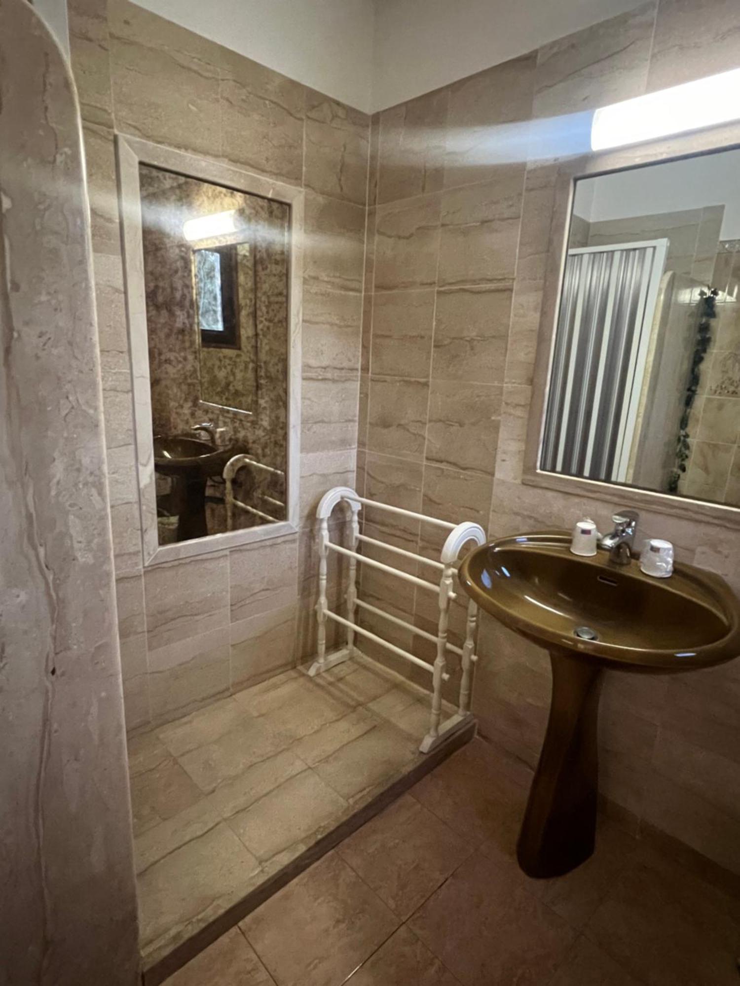 Chambres Et Tables D'Hotes Zelia & Jacques Berquez เปียนอตอลี-กัลดาเรโล ภายนอก รูปภาพ